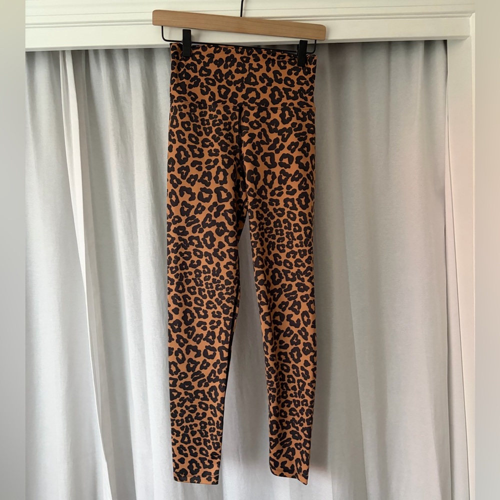 Beach Riot Piper High Rise Leopard Print Leggings & Twist Top - Picture 3 of 5